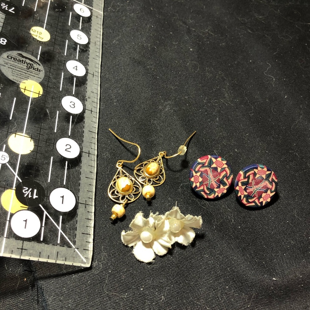 Earring bundle - Picture 2 of 2